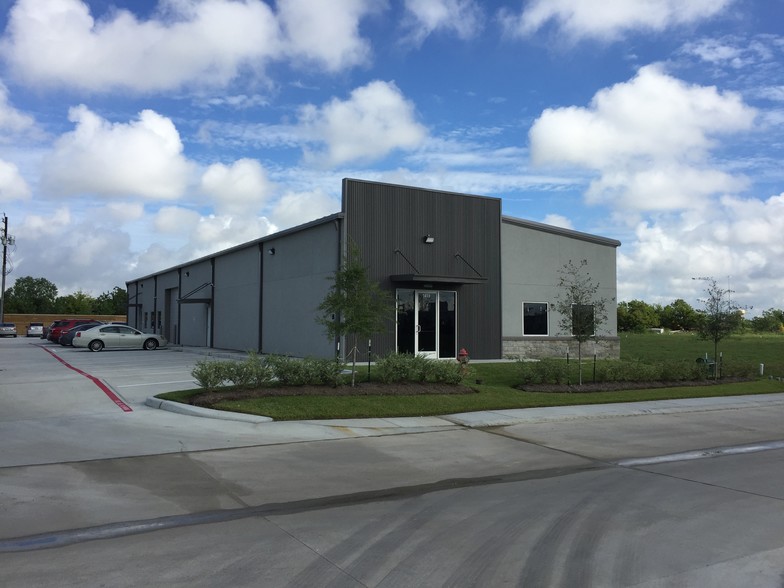 1419 Atlantis Dr, Webster, TX for lease - Building Photo - Image 1 of 1