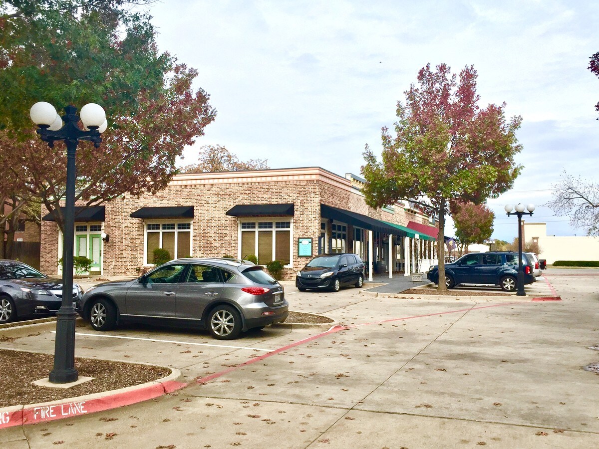 2410 W Abram St, Arlington, TX 76013