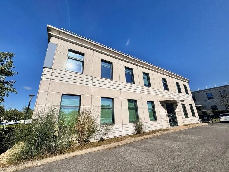 Office in Créteil for lease - Building Photo - Image 1 of 11