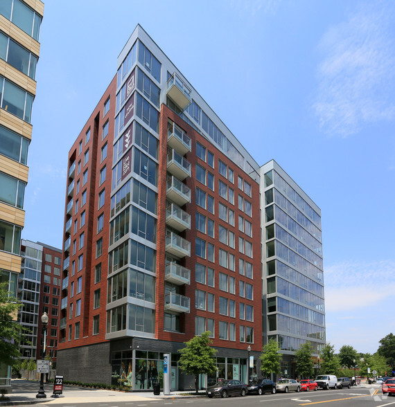 1001 4th St SW, Washington, DC for lease - Primary Photo - Image 1 of 73