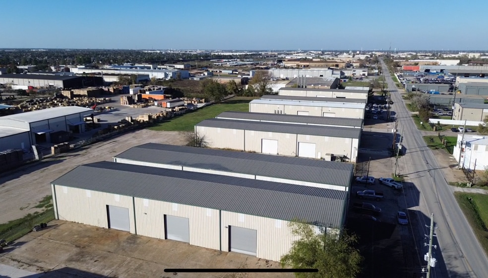 5719 Cunningham Rd, Houston, TX for lease - Building Photo - Image 3 of 16