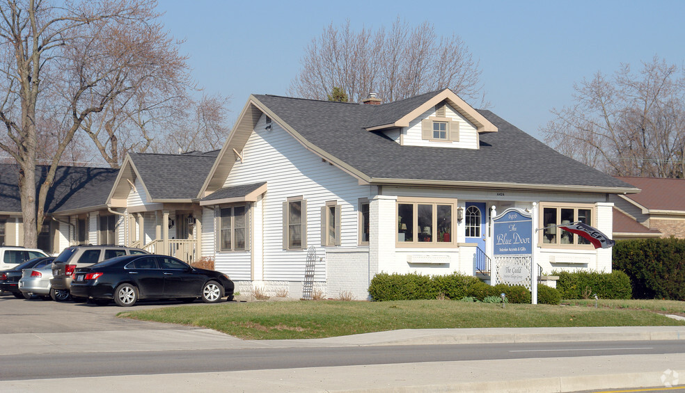 6426 N College Ave, Indianapolis, IN for lease - Building Photo - Image 1 of 5