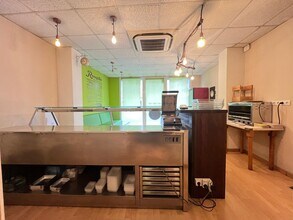 Retail in Igualada, Barcelona for lease Interior Photo- Image 2 of 12