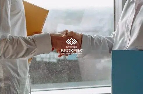 Office in Vincennes for lease - Building Photo - Image 2 of 9