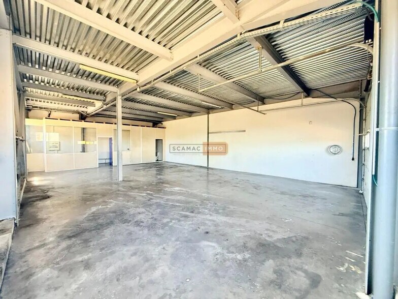 Industrial in Fréjus for lease - Interior Photo - Image 2 of 7