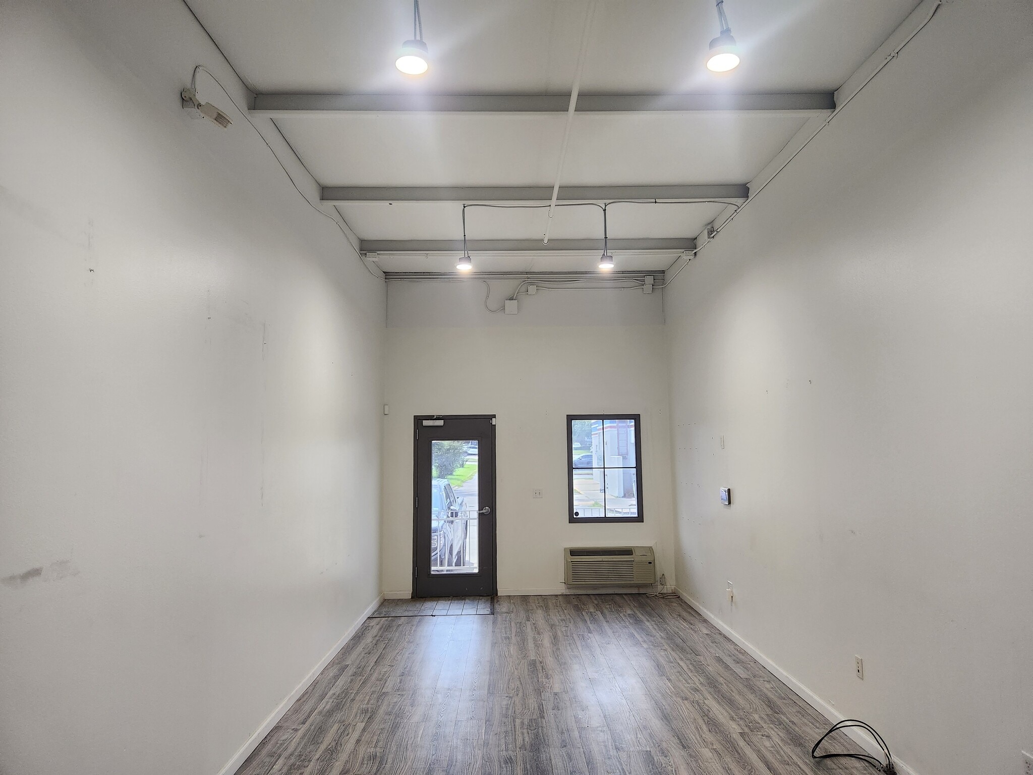 4303 S Bowen Rd, Arlington, TX for lease Interior Photo- Image 1 of 2