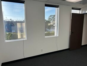 1653-1679 E 28th St, Signal Hill, CA for lease Interior Photo- Image 2 of 8