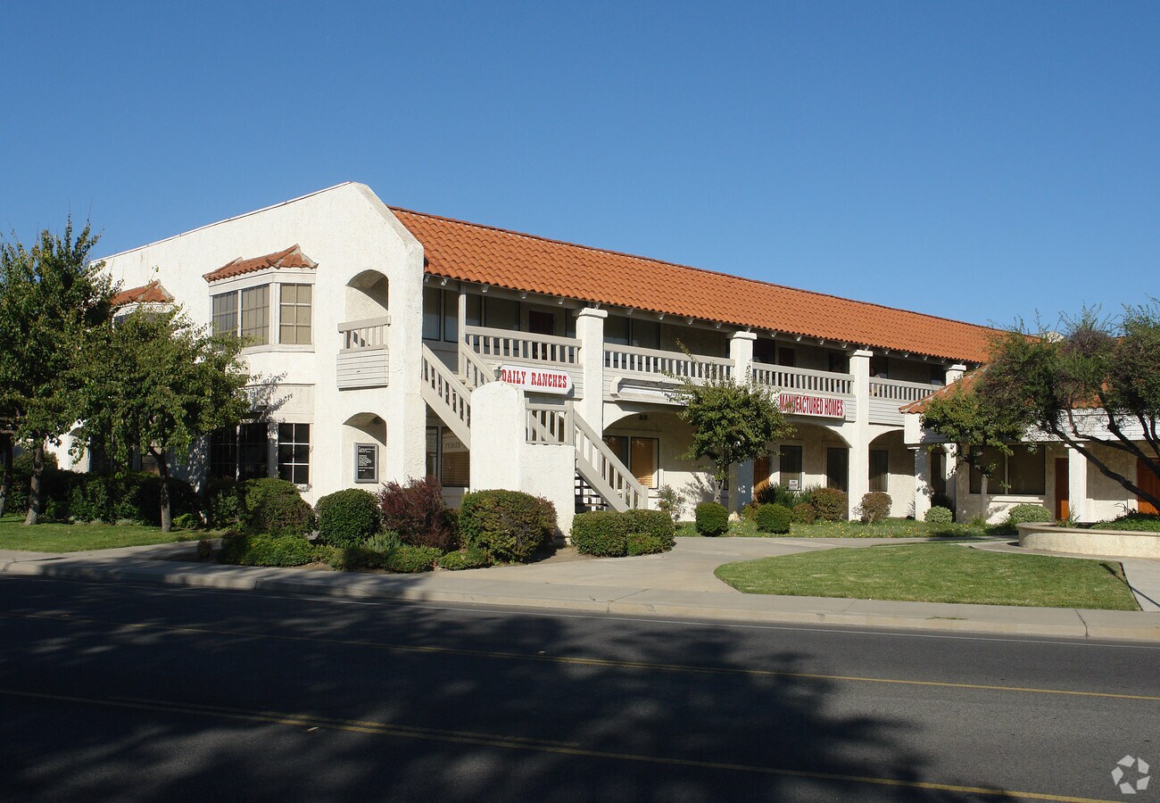 215 E Daily Dr, Camarillo, CA 93010