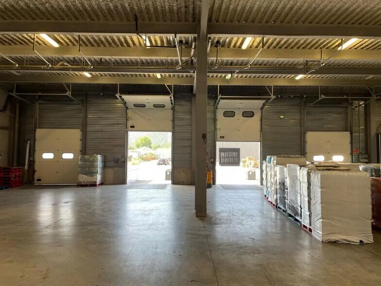 Industrial in La Crau for lease - Building Photo - Image 3 of 5