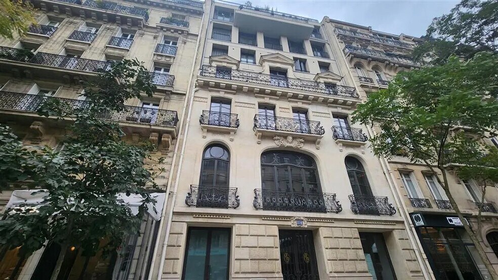 Office in Paris for lease - Building Photo - Image 1 of 8