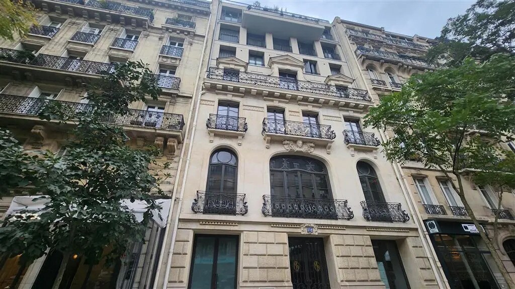 Office in Paris for lease Building Photo- Image 1 of 9