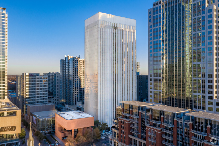 400 S Tryon St, Charlotte, NC for sale - Building Photo - Image 1 of 1