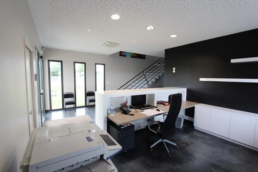 Office in Pontchâteau for lease - Interior Photo - Image 3 of 14