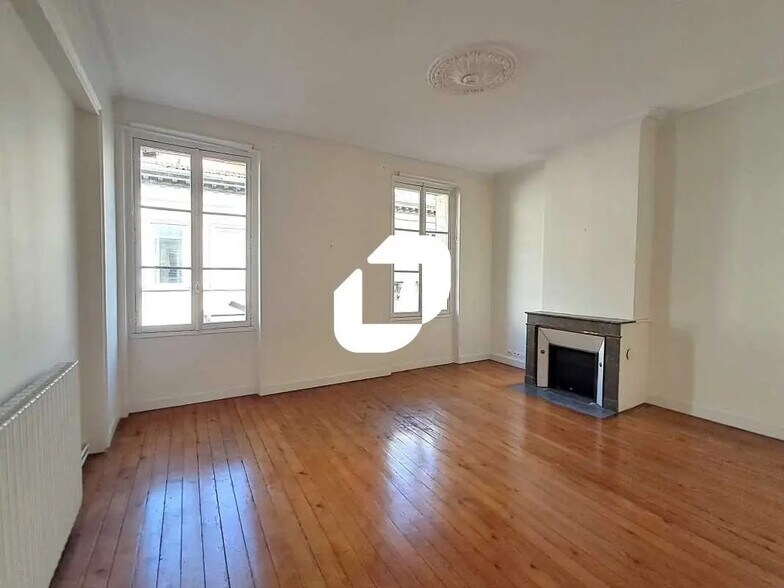 Office in Bordeaux for lease - Interior Photo - Image 2 of 12