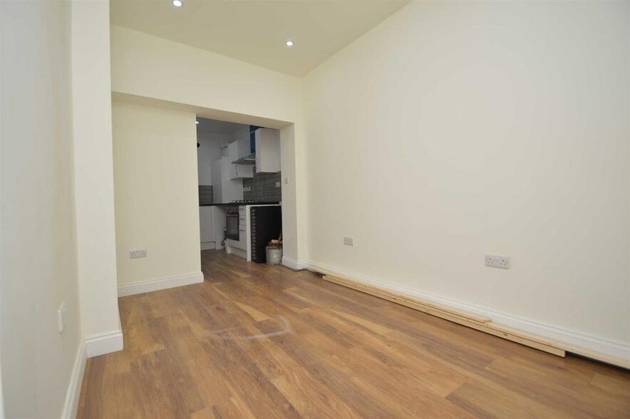 533 High Road Leytonstone, London for sale - Building Photo - Image 2 of 9