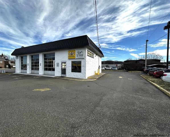 560 Albany Ave, Kingston, NY for sale - Building Photo - Image 1 of 1