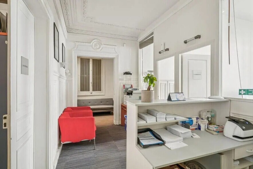 Office in Paris for lease - Building Photo - Image 3 of 8