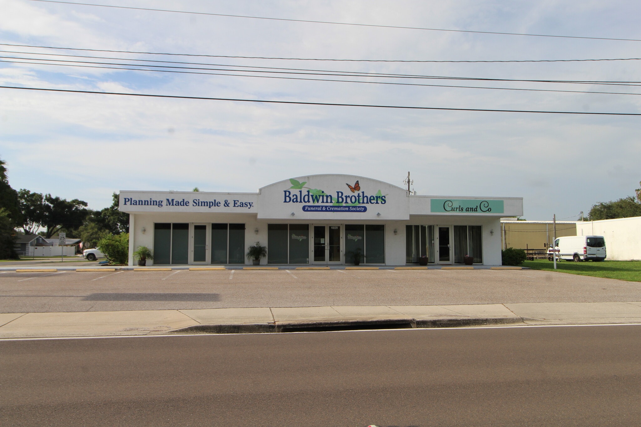 4609 Bee Ridge Rd, Sarasota, FL for sale Building Photo- Image 1 of 8