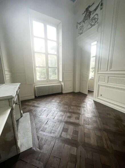 Office in Bordeaux for lease - Interior Photo - Image 3 of 7