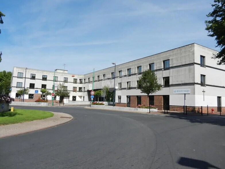 Office in Évry-Courcouronnes for sale - Building Photo - Image 1 of 12