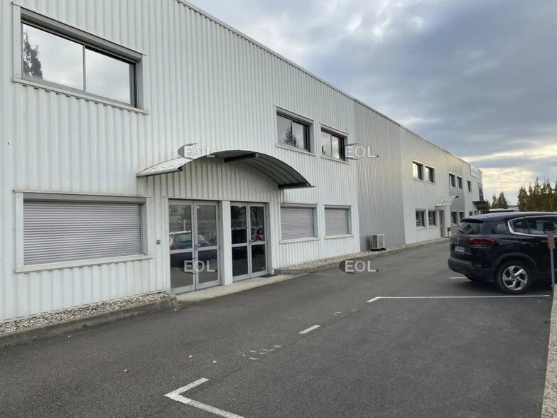 Flex in Vourles for lease - Building Photo - Image 1 of 31
