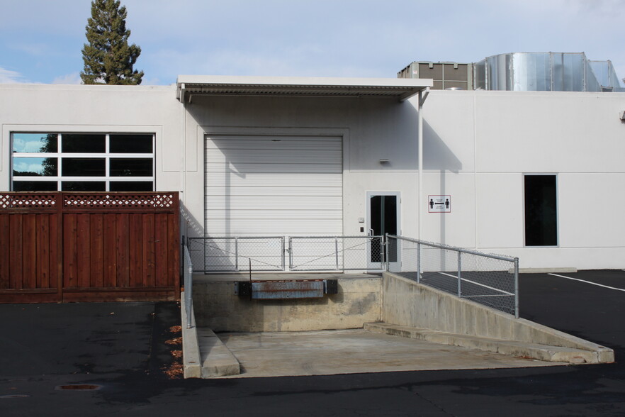 303 Ravendale Dr, Mountain View, CA for lease - Building Photo - Image 2 of 17