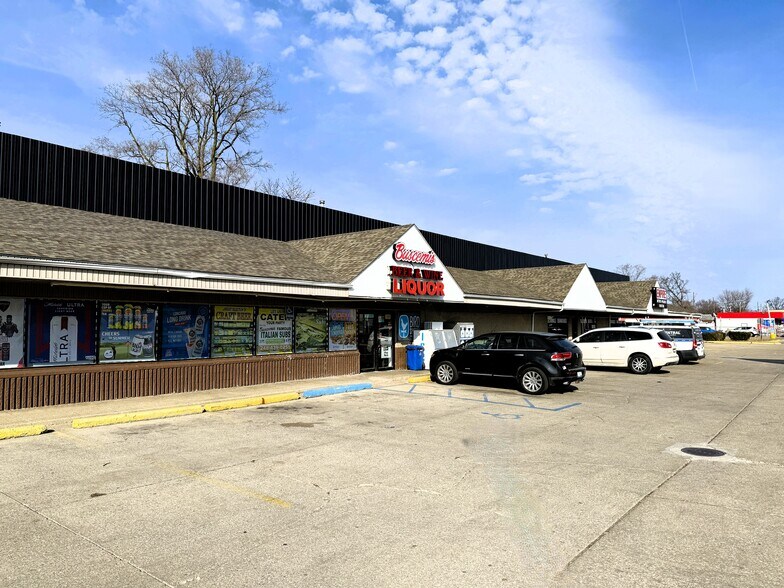 1065-1079 E 9 Mile Rd, Hazel Park, MI for sale - Primary Photo - Image 1 of 1