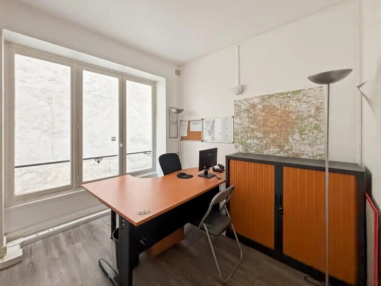 Office in Paris for lease - Building Photo - Image 3 of 7