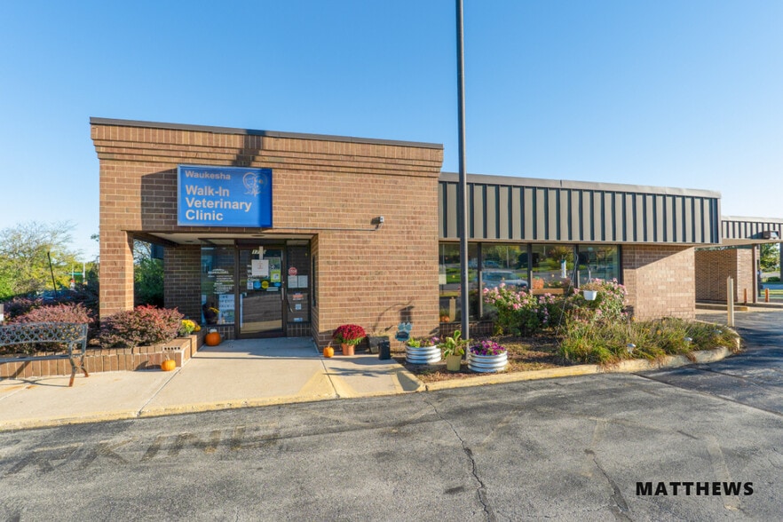 Mission Pet Health | NNN | 8.2% Cap portfolio of 3 properties for sale on LoopNet.com - Building Photo - Image 2 of 4