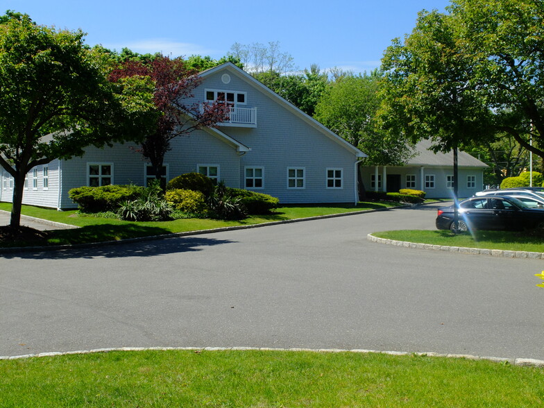 170 N Country Rd, Port Jefferson, NY for lease - Building Photo - Image 1 of 21