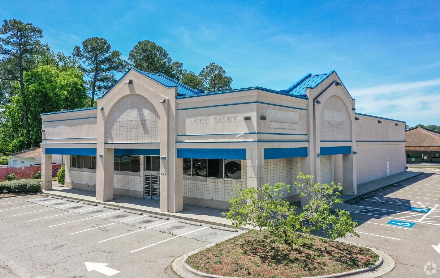 906 Bingham Dr, Fayetteville, NC 28304