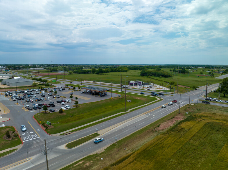 SW 38th & Lee Blvd, Lawton, OK for sale - Building Photo - Image 1 of 9