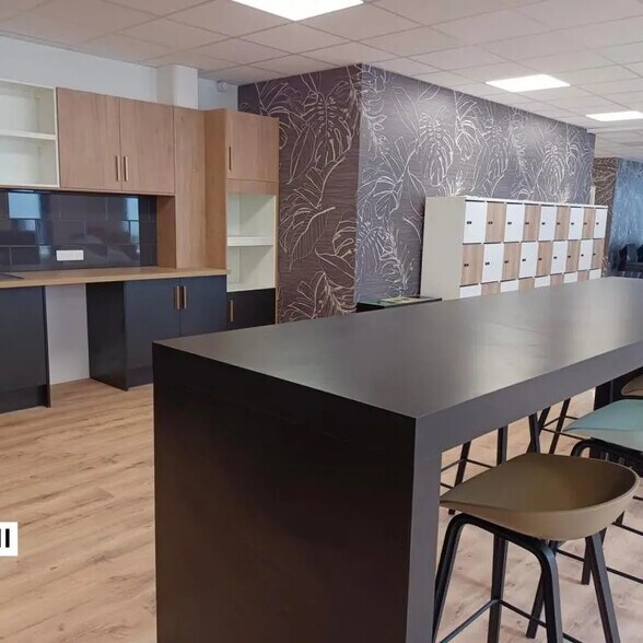 Office in Rouen for lease - Interior Photo - Image 1 of 3