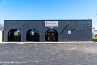 3911 Woodbury Dr, Austin, TX for lease Building Photo- Image 1 of 9