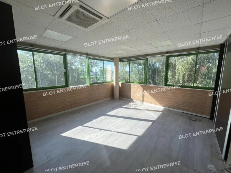Office in Carquefou for lease - Interior Photo - Image 3 of 9