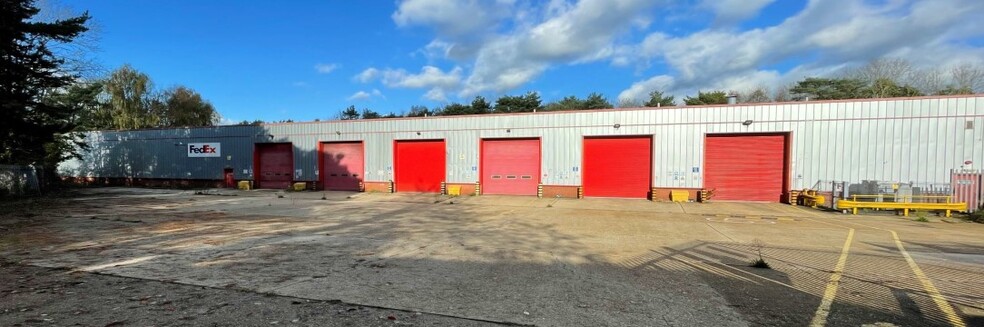 5E Dewar Close, Fareham for lease - Building Photo - Image 1 of 7