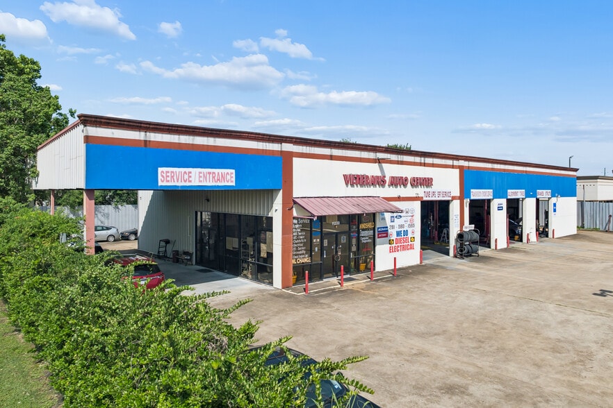 11239 Veterans Memorial Dr, Houston TX - Automotive Property
