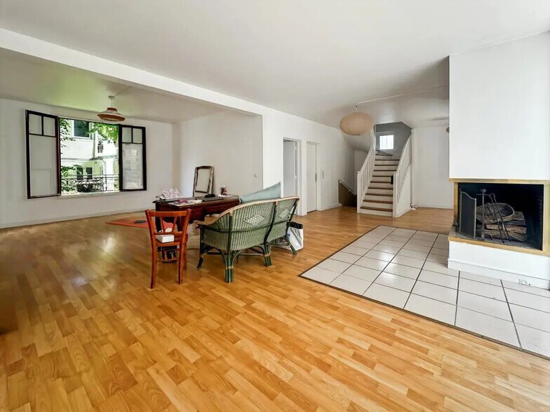 Office in Paris for lease - Building Photo - Image 2 of 9