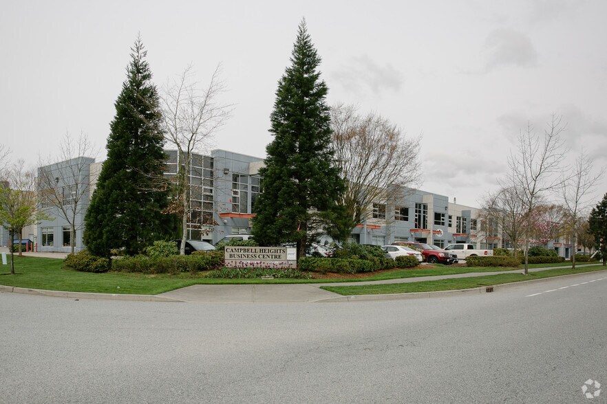 2677 192nd St, Surrey, BC V3S 3X1