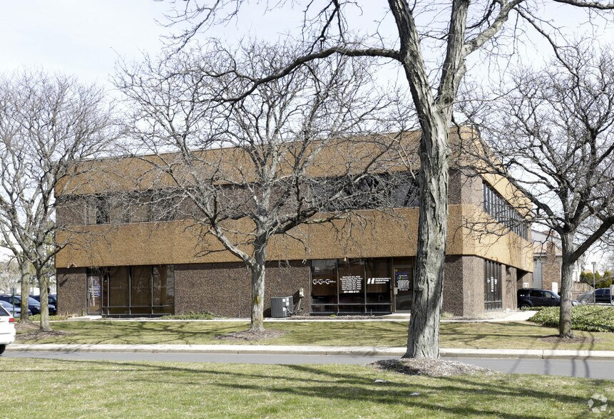 38 Meadowlands Pky, Secaucus, NJ for lease - Building Photo - Image 2 of 4