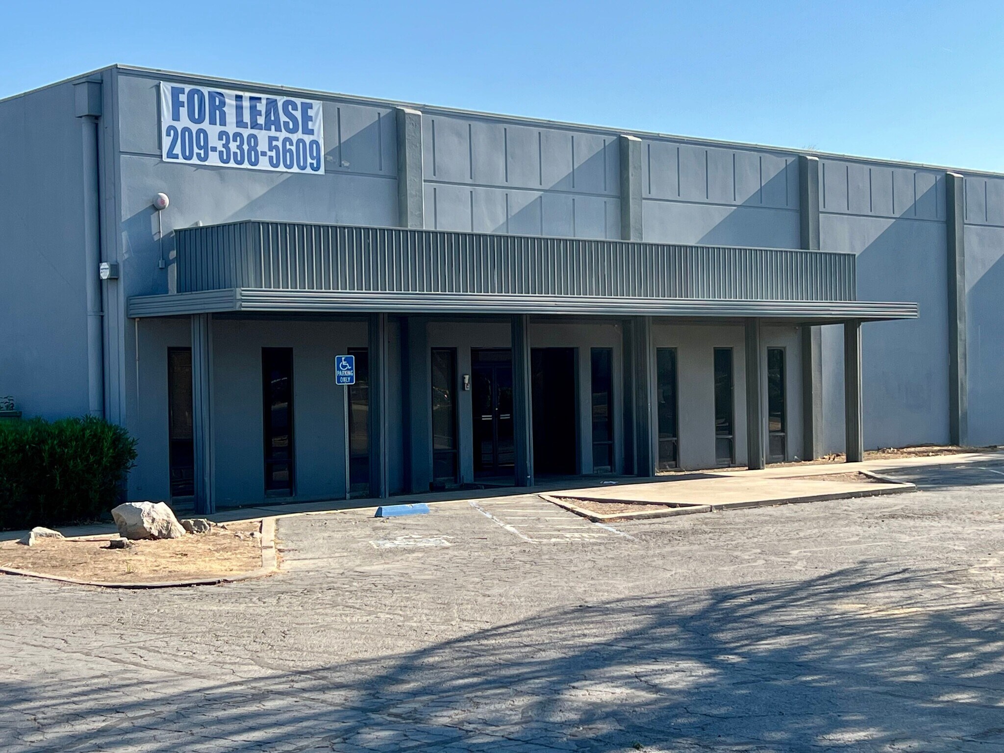 1985 W Olive Ave, Merced, CA for lease Building Photo- Image 1 of 8