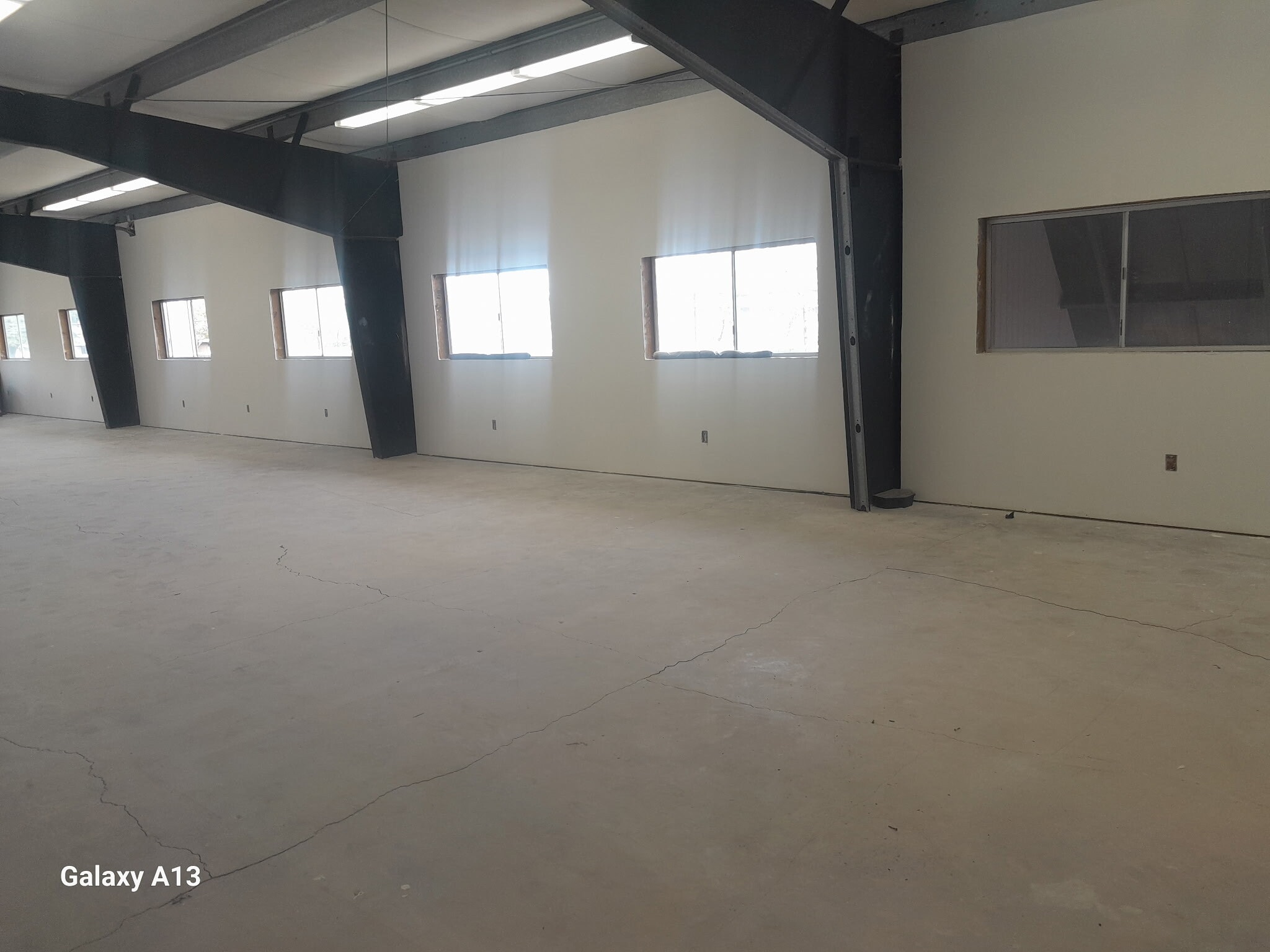 454 Manono St, Hilo, HI for lease Interior Photo- Image 1 of 3