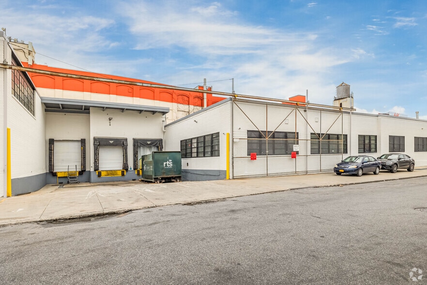 4933 31st Pl, Long Island City, NY for lease - Building Photo - Image 3 of 5