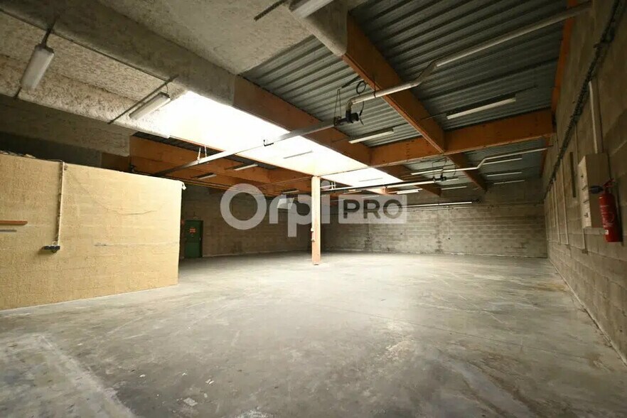 Office in Meyzieu for lease - Interior Photo - Image 3 of 7