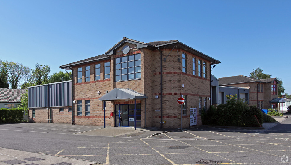 Kings Grv, Maidenhead for lease - Primary Photo - Image 1 of 2