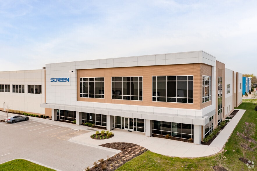 150 Innovation Dr, Elk Grove Village, IL for lease - Primary Photo - Image 1 of 8