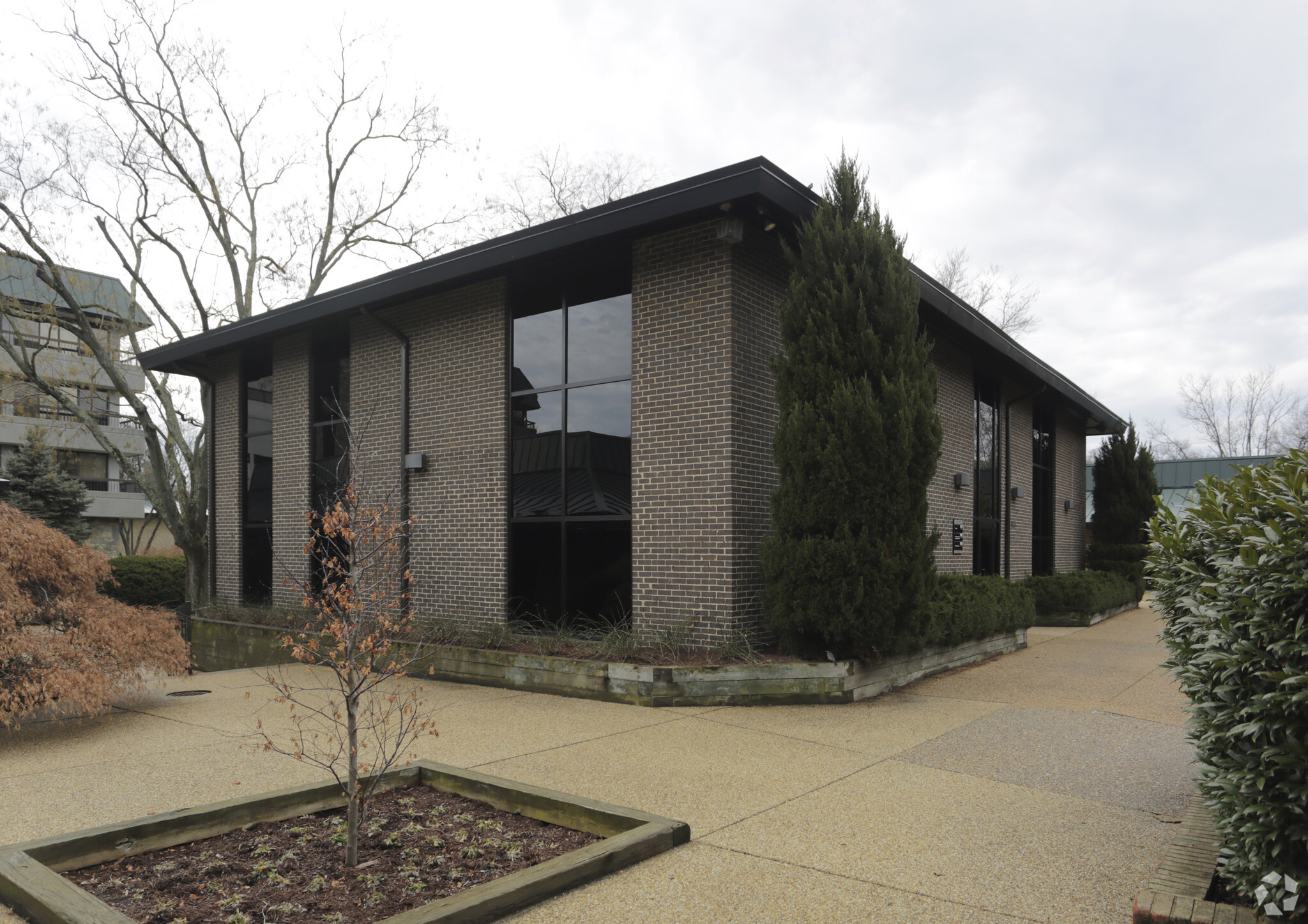 9926 Main St, Fairfax, VA for lease Building Photo- Image 1 of 19