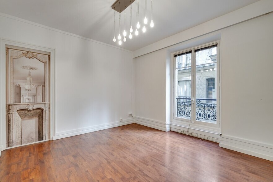 Office in Paris for lease - Building Photo - Image 3 of 7