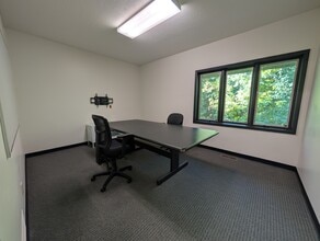 5891 Cedar Lake Rd, Saint Louis Park, MN for lease Interior Photo- Image 1 of 10