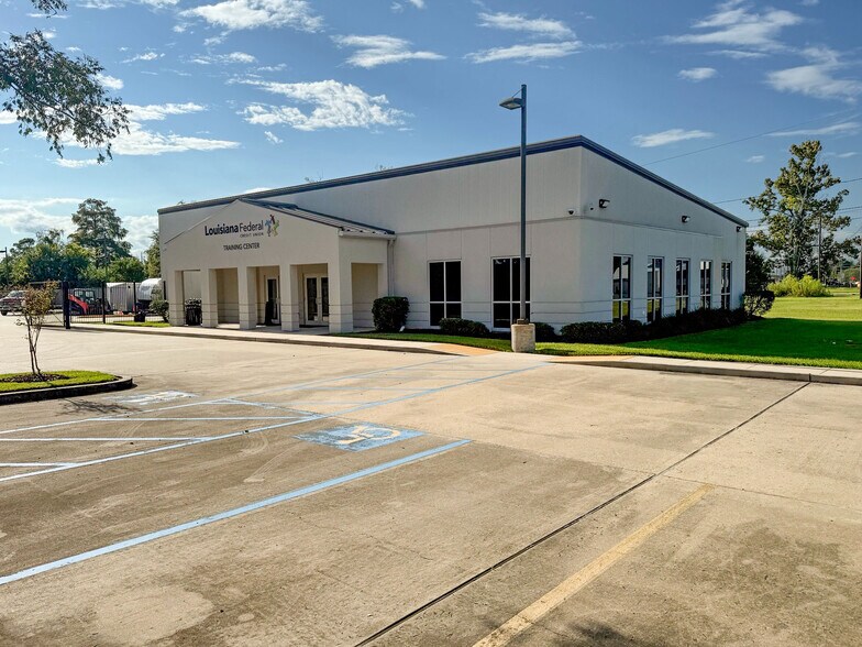 805 Robin St and 406 Airline Highway, Laplace, LA for lease - Building Photo - Image 3 of 6